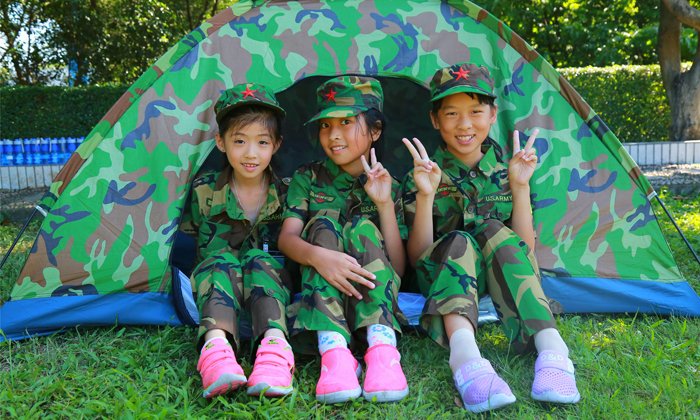 军事夏令营中孩子们再好好的学习