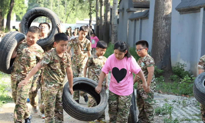 郑州中学生参加的军事夏令营