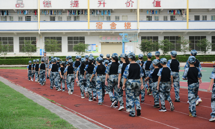 惠州中学生军事夏令营一般多少钱一个月