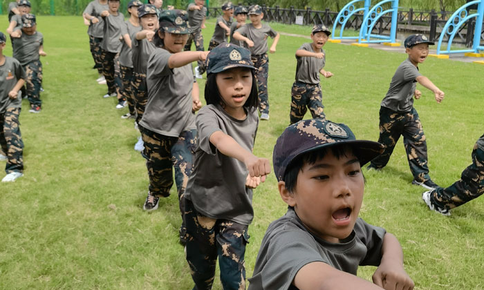 上海中学生军事训练营一般多少钱一个月