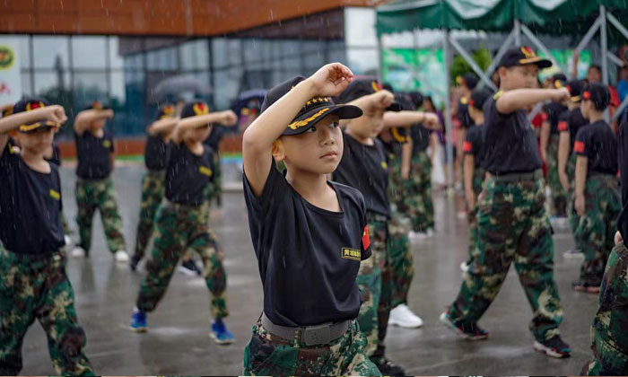 深圳儿童军事训练营一般多少钱一个月