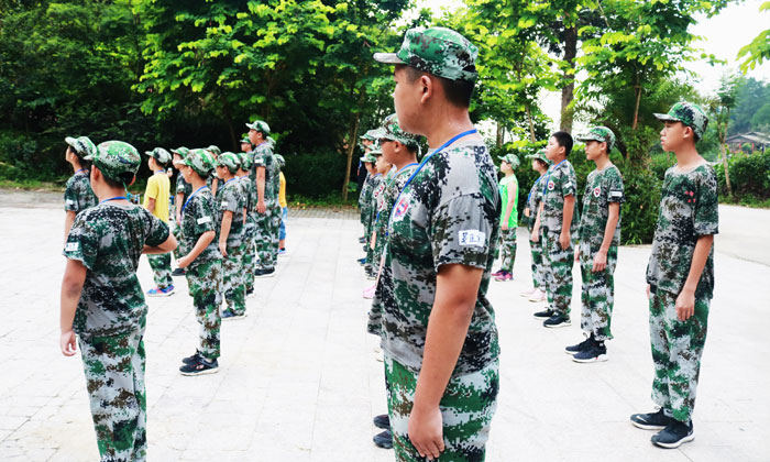厦门青少年军事训练营一般多少钱一个月